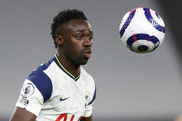 Tottenham fichó a Davinson Sánchez procedente del Ajax por un valor de 42.3 millones de euros
