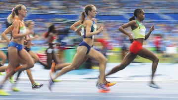 Almaz Ayana demolishes 23-year-old world record