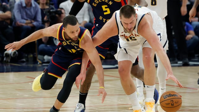 Curry le gana la partida a Jokic en la semana fantástica de ambos