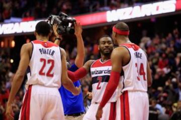 10. WASHINGTON WIZARDS. Ya hemos visto lo mejor y lo peor de este equipo pero el hecho es que están 5-2 después de haber jugado cinco partidos fuera y de la baja de Bradley Beal. Pierce se ha integrado, Porter da señales de vida y Wall sigue como un tiro. Un candidado a ser tercero del Este. Como mínimo.