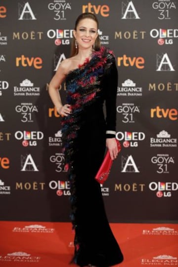 MADRID, 04/02/2017.- La actriz Silvia Abascal posa a su llegada a la gala de la XXXI edición de los Premios Goya del cine español que se celebra esta noche en el Marriott Auditorium Hotel, en Madrid. EFE/JuanJo Martín