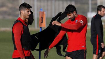 Morata y Costa, durante un entrenamiento con el Atlético.
