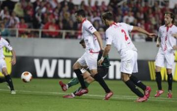 0-2. Salva Sevilla anota el segundo tanto.