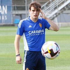 Francho, Moya y Aguado, únicos con plaza fija en la línea media