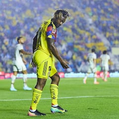 Saint-Maximin se mofa de Pumas
