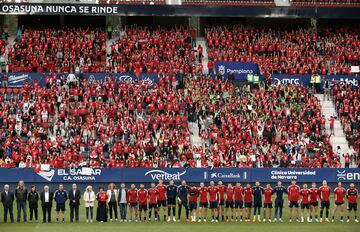 Osasuna perdió la final de Copa, pero ha sido recibido en Pamplona con honores de campeón. Más de 4.000 niños y niñas de Aula Rojilla, un proyecto de la Fundación para acercar el sentimiento osasunista a los escolares, asistieron ayer a la sesión en El Sadar. Se coreó Osasuna nunca se rinde y Somos un equipo valiente y luchador. 