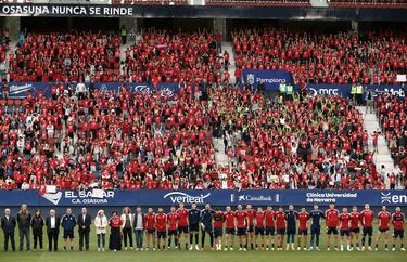 Osasuna perdió la final de Copa, pero ha sido recibido en Pamplona con honores de campeón. Más de 4.000 niños y niñas de Aula Rojilla, un proyecto de la Fundación para acercar el sentimiento osasunista a los escolares, asistieron ayer a la sesión en El Sadar. Se coreó Osasuna nunca se rinde y Somos un equipo valiente y luchador. 