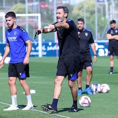 Vicente Moreno confía en que no haya salidas de jugadores importantes