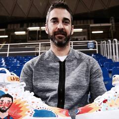 Navarro recibió unas zapatillas personalizadas por Cavolo