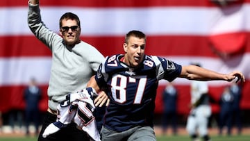 BOSTON, MA - APRIL 3: Rob Gronkowski of the New England Patriots steals Tom Brady&#039;s jersey before the opening day game between the Boston Red Sox and the Pittsburgh Pirates at Fenway Park on April 3, 2017 in Boston, Massachusetts.   Maddie Meyer/Getty Images/AFP
 == FOR NEWSPAPERS, INTERNET, TELCOS &amp; TELEVISION USE ONLY ==