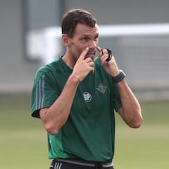 Poyet: “Cuando el Betis me despidió quería desaparecer de este mundo”