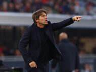 Soccer Football - Serie A - Bologna v Napoli - Stadio Renato Dall'Ara, Bologna, Italy - November 9, 2025 Napoli coach Antonio Conte during the match REUTERS/Ciro De Luca