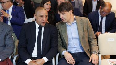 Roberto Carlos y Fernando Morientes, en la presentación del VII Torneo de Fútbol Cadete Vicente del Bosque 'Villa de Alalpardo'.