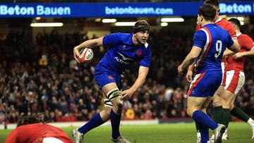 CARDIFF, WALES - MARCH 11:  Anthony Jelonch of France scores a try during the Guinness Six Nations Rugby match between Wales and France at Principality Stadium on March 11, 2022 in Cardiff, Wales. (Photo by David Rogers/Getty Images)