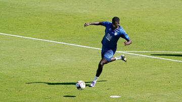 Alfred N'diaye, ejercitándose en La Rosaleda.