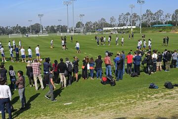 La llegada del sueco a Los Angeles Galaxy ha suscitado gran expectación. Su primer entrenamiento ha estado rodeado de medios de comunicación y aficionados.