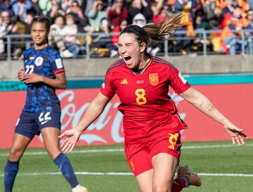 La jugadora balear anotó, de penalti, el primer tanto del partido.