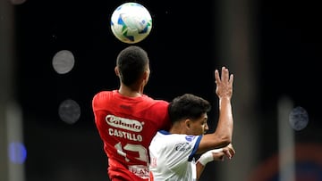 America de Cali's defender #13 Mateo Castillo Marquez (L) and Bahia's forward #16 Erick Pulga (R) fight for the ball during the Copa Sudamericana knockout round play-off football match between Brazil's Bahia and Colombia's America de Cali at the Arena Fonte Nova stadium in Salvador, state of Bahia, Brazil on July 15, 2025. (Photo by Arisson MARINHO / AFP) (Photo by ARISSON MARINHO/AFP via Getty Images)