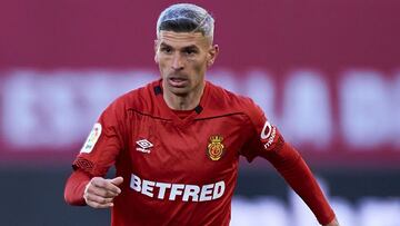 MALLORCA, SPAIN - MARCH 20: Salva Sevilla of Mallorca with the ball during the Liga Smartbank match betwen RCD Mallorca and Real Oviedo at Estadi de Son Moix on March 20, 2021 in Mallorca, Spain. (Photo by Cristian Trujillo/Quality Sport Images/Getty Imag