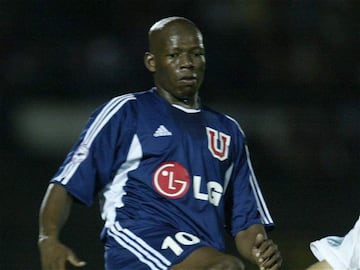 Faustino Asprilla firmó en la U en 2003, justo un año antes de su retiro. Jugó 13 duelos y marcó 11 goles.