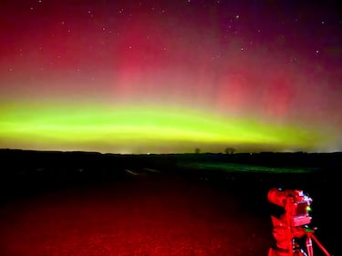La aurora boreal brilla sobre Sajonia-Anhalt, Alemania. 