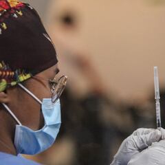 ¿En qué casos se permitirá en Colombia combinar terceras dosis con Pfizer y Moderna?