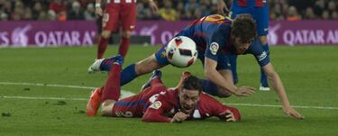 Atleti claim penalty for Sergi Roberto push on Torres