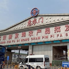 China cierra el mayor mercado mayorista de Pekín por un brote