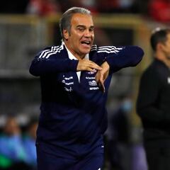 “No creo que sea dar un paso atrás”: Lasarte no descarta seguir en Chile