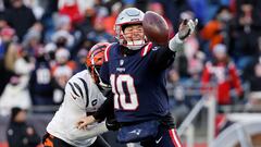 FOXBOROUGH, MASSACHUSETTS - DECEMBER 24: Vonn Bell #24 of the Cincinnati Bengals pressures Mac Jones #10 of the New England Patriots as he attempts a pass during the fourth quarter at Gillette Stadium on December 24, 2022 in Foxborough, Massachusetts.   Winslow Townson/Getty Images/AFP (Photo by Winslow Townson / GETTY IMAGES NORTH AMERICA / Getty Images via AFP)