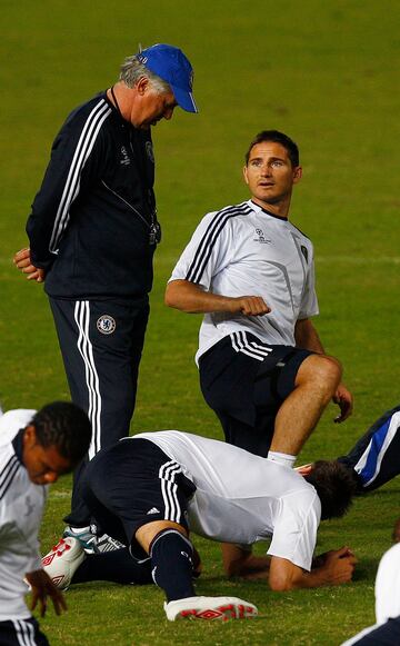 'Carletto' charla con Lampard en un entrenamiento del Chelsea.