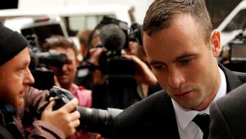 FILE PHOTO: Olympic and Paralympic track star Oscar Pistorius (R) arrives ahead of his trial for the murder of his girlfriend Reeva Steenkamp, at the North Gauteng High Court in Pretoria April 16, 2014. REUTERS/Siphiwe Sibeko/File Photo