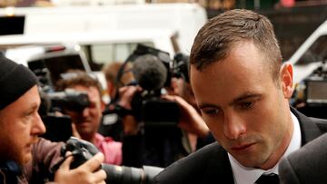 FILE PHOTO: Olympic and Paralympic track star Oscar Pistorius (R) arrives ahead of his trial for the murder of his girlfriend Reeva Steenkamp, at the North Gauteng High Court in Pretoria April 16, 2014. REUTERS/Siphiwe Sibeko/File Photo