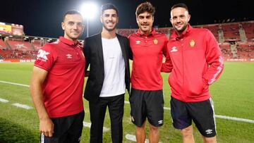Juan Sastre, Marco Asensio, Abdón Prats y Miquel Parera, canteranos del Mallorca, en los prolegómenos del partido de LaLiga Santander contra el Real Madrid.