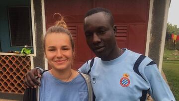 Clara Fàbregues y Julius Okode.