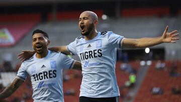 Carlos Gonzpalez festeja un gol con los Tigres
