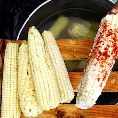 Elotero mexicano triunfa en EE.UU: inició vendiendo en un triciclo y ahora ya tiene un remolque ¡pásele, pásele!