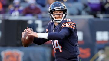 Justin Fields sufrió una lesión en las costillas durante el juego de Chicago contra los Ravens y se espera que Andy Dalton lo supla ante los Lions.