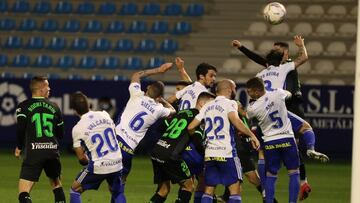 gol en propia puerta de Oscar Sielva de la SD Ponferradina durante el partido de la Liga Smartbank Segunda División Jornada 15 entre la SD Ponferradina y el CD Leganes disputado en el Estadio de El Toralin en Ponferrada.Foto Luis de la Mata
