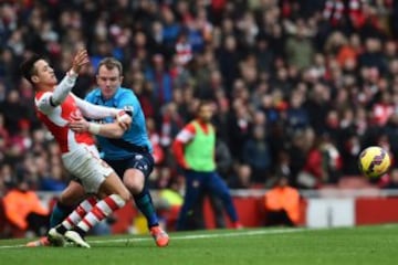 Alexis Sánchez fue la mejor figura de Arsenal: anotó doblete y dio el pase para el tercer gol, en el triunfo sobre Stoke City.