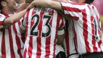 Un gol de penalti de Urzaiz deja al Athletic casi salvado