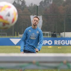 Víctor Narro rescinde su contrato con el Deportivo