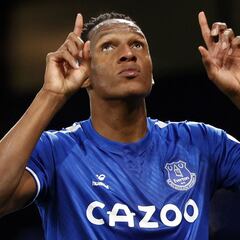 Everton, dispuesto a escuchar ofertas por Yerry Mina