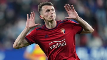 PAMPLONA, SPAIN - MARCH 19: Ante Budimir of CA Osasuna celebrates after scoring their side&#039;s second goal during the LaLiga Santander match between CA Osasuna and Levante UD at Estadio El Sadar on March 19, 2022 in Pamplona, Spain. (Photo by Juan Manu