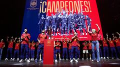 MADRID, 19/06/2023.- Los jugadores de la selección española de fútbol durante el acto de celebración de la consecución por parte de la selección española de fútbol del título de la Liga de Naciones, tras vencer a Croacia en la tanda de penaltis, este lunes en el Wizink Center de Madrid. EFE/Rodrigo Jiménez
