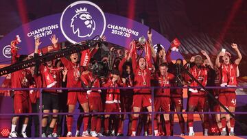 Los jugadores del Liverpool celebran la conquista de la Premier la pasada temporada. 