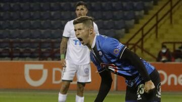Futbol, Huachipato vs Santiago Wanderers
Trigesima fecha, campeonato Nacional 2020.
El jugador de Huachipato Cris Martinez,derecha , celebra su gol contra Santiago Wanderers durante el partido de primera division disputado en el estadio CAP de Talcahuano, Chile.
15/01/2021
Eduardo Fortes/Photosport
Football, Huachipato vs Santiago Wanderers
30th date, 2020 National Championship.
Huachipatoâs player Cris Martinez,
center, celebrates after scoring against Santiago Wanderers during the first division match held at the CAP stadium in Talcahuano, Chile.
15/01/2021
Eduardo Fortes/Photosport