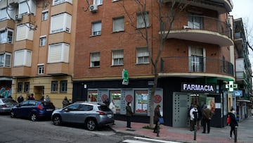 People queue to receive free lateral flow coronavirus disease (COVID-19) tests at a pharmacy, as the regional authorities re-stocked the supplies after the Christmas in Madrid, Spain December 28, 2021. REUTERS/Javier Barbancho