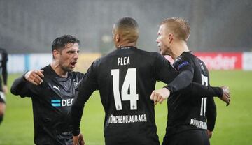 Alassane Pléa of Monchengladbach celebrates after the 1-1 goal with Lars Stindl, Oscar Wendt during the UEFA Champions League, Group B football match between VfL Borussia Monchengladbach and FC Internazionale on December 1, 2020.