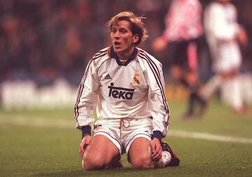 Diez temporadas fueron las que estuvo defendiendo la camiseta del Real Madrid jugando un total de 371 partidos. Llegó procedente del Celta de Vigo tras el pago de doce millones de euros. 
